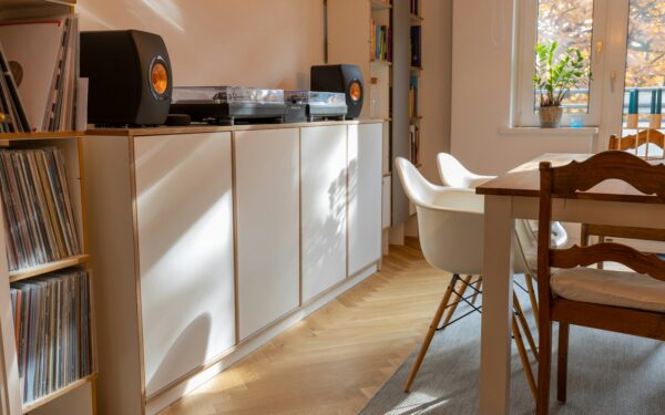 Beginner hi-fi stereo guide for the living room: amp, speakers and sources explained