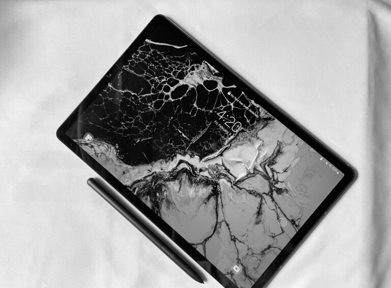 Tablet cracked screen table
