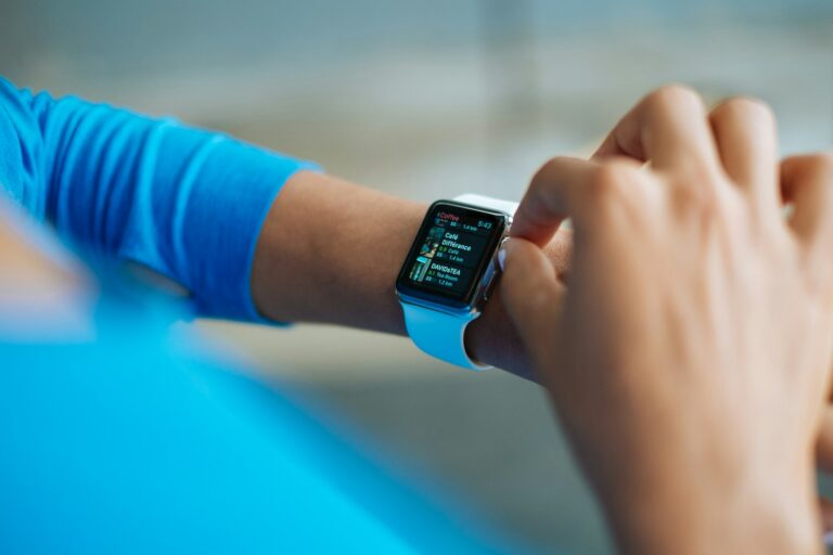Cycle tracking app calendar smartwatch
