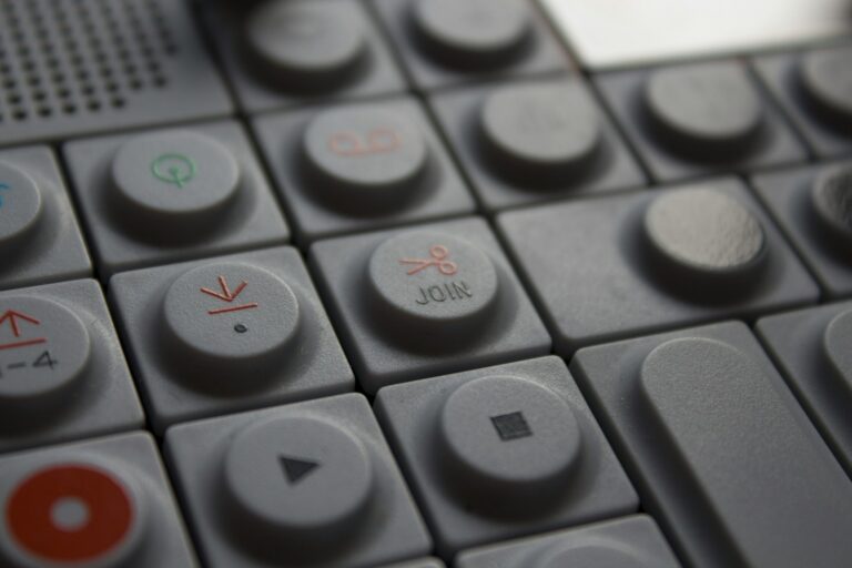 Handheld closeup grips buttons