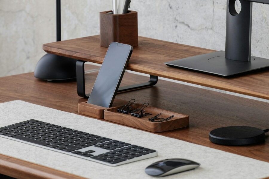 Handheld device case dock desk