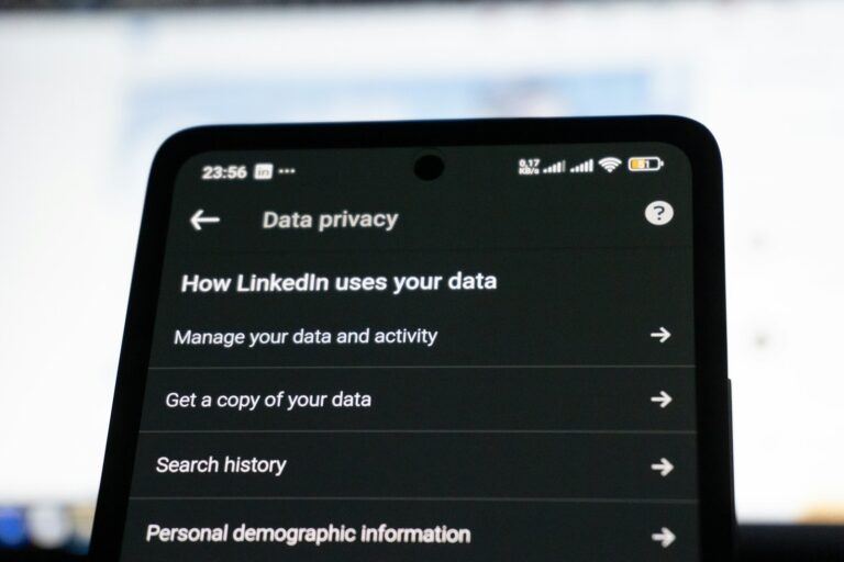 Smartphone lock screen notifications mobile app permissions list
