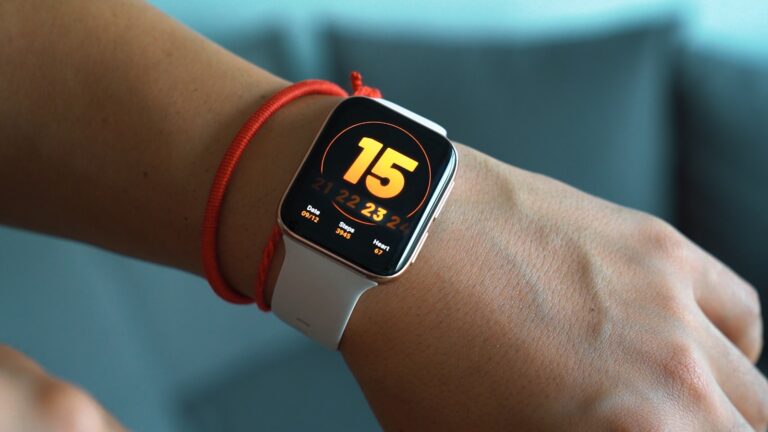 Close connected band notifications wrist