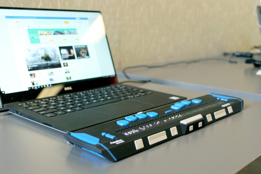 Thin laptop cooling pad metal desk