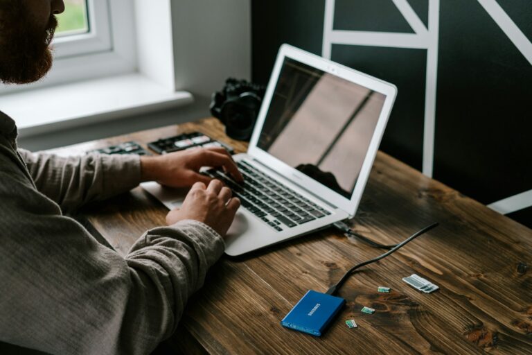 Close notebook keyboard ssd drive