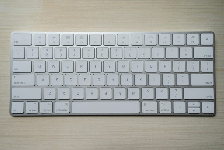 Close typing wireless keyboard