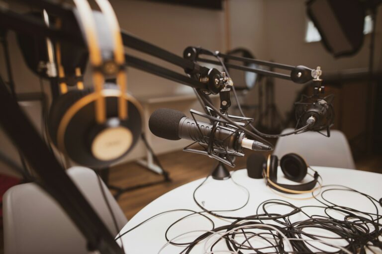 Podcast microphone audio interface headphones
