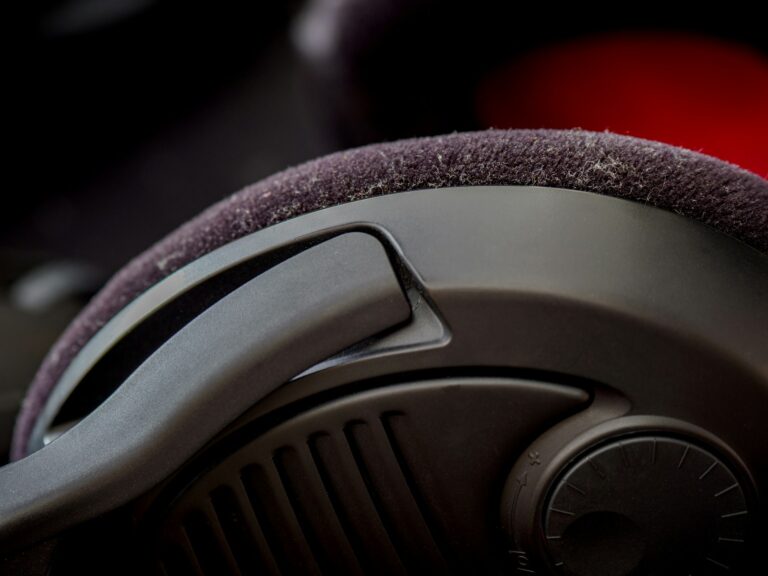 Gaming headset closeup earcups headband