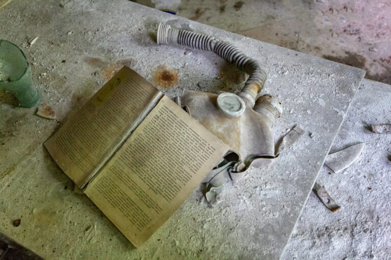 Notebook vents compressed air cleaning