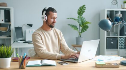 How to pick noise cancelling headphones for commuting and work