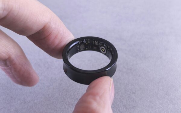 Smart rings explained: how to choose a discreet wearable for health and focus