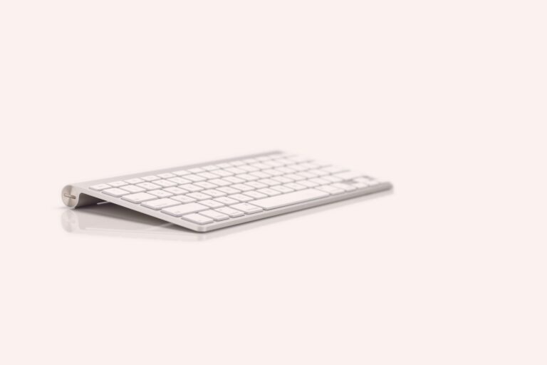 Wireless bluetooth keyboard tablet stand
