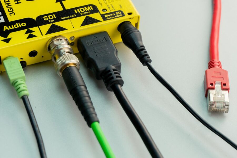 Hdmi cable plugged