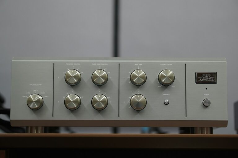 Bookshelf speakers close