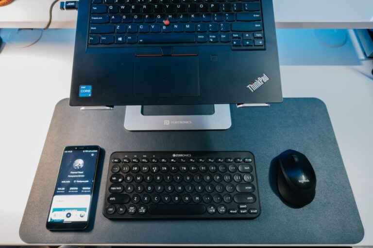 Compact bluetooth keyboard