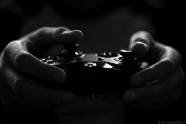 Gaming headset player