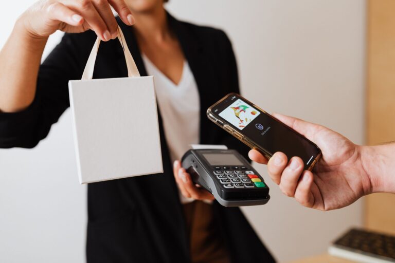 Smart ring contactless payment terminal hand