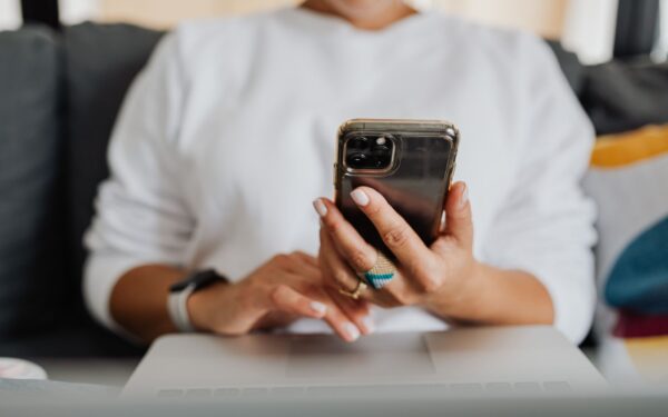 How to choose a big-screen smartphone that fits your hand, pocket and budget