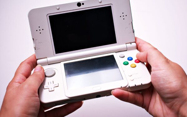 How to choose a handheld gaming device that fits your play style in 2026