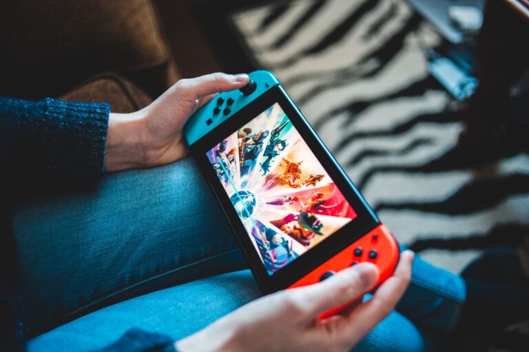 Handheld gaming console