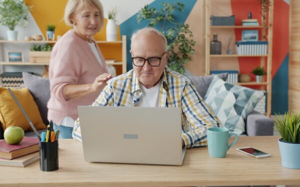 How to choose a reliable family laptop that works for parents and kids