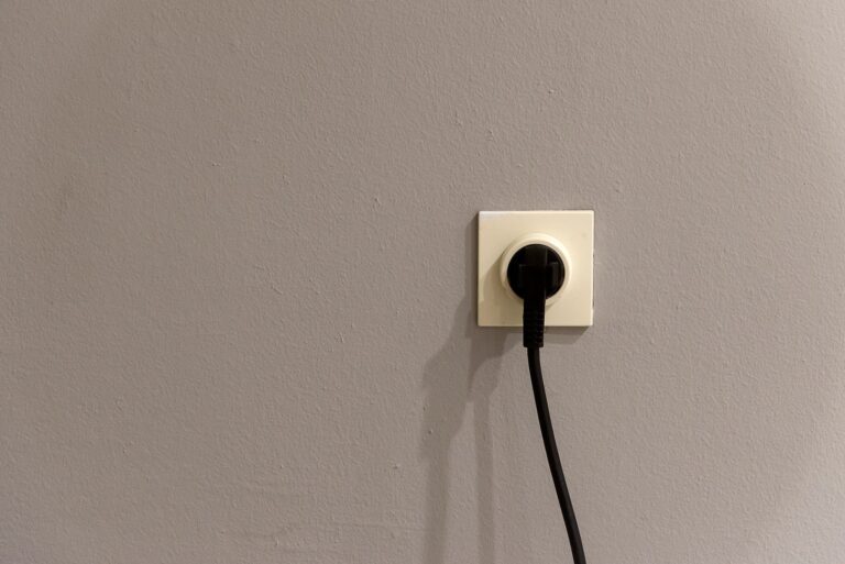 Smart plug wall