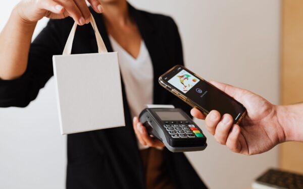 How to choose and safely use mobile payment apps on your smartphone