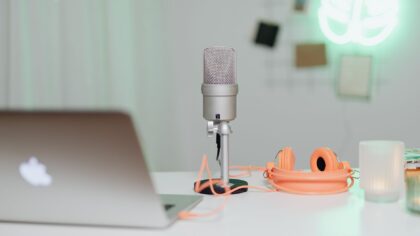 How to choose the right streaming microphone for calls, content and music