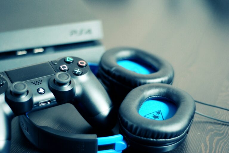 Wireless gaming headset