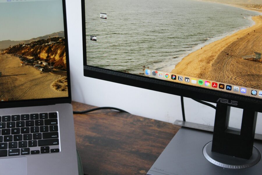 Laptop docking station