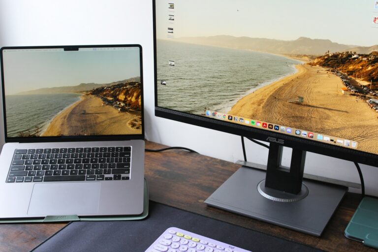 Laptop docking station