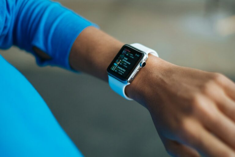 Smartwatch running outdoors gps tracking