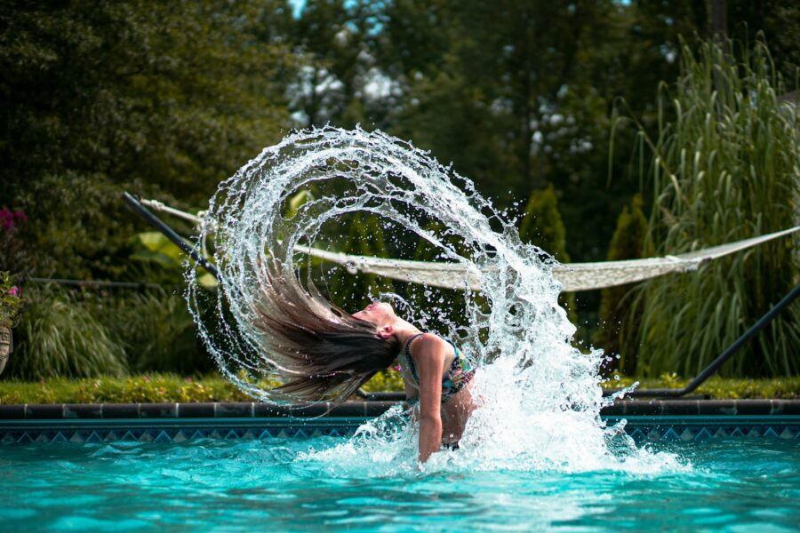 Waterproof bluetooth speaker pool water splashes