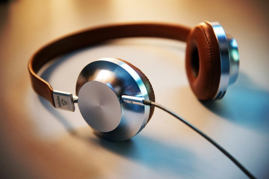 Wired ear headphones