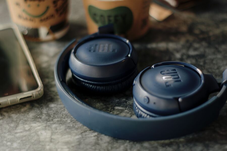 Smartphone bluetooth headphones