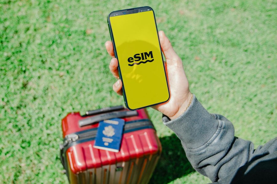 Smartphone traveler airport esim code