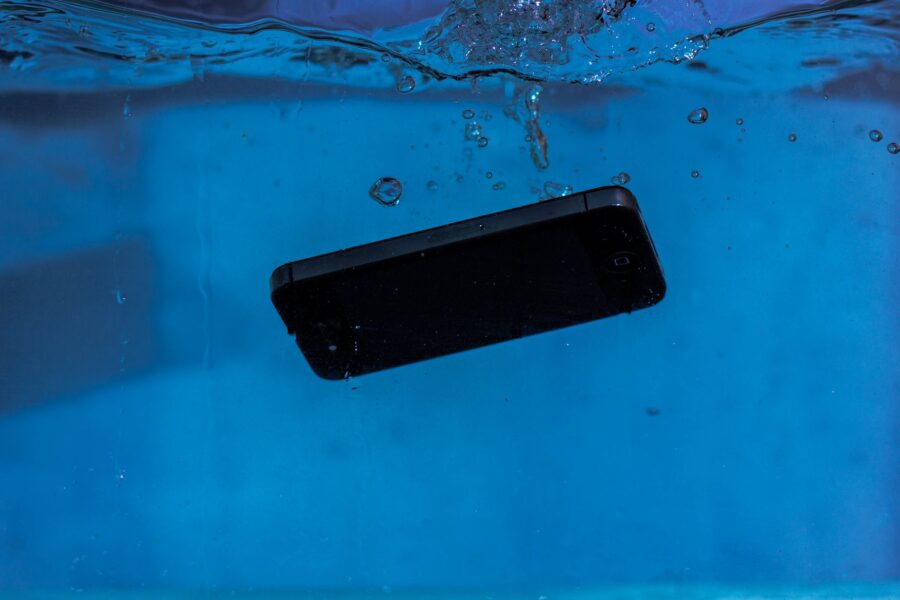 Smartphone water splash