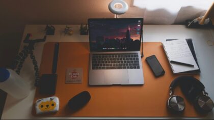 Laptop cooling pad buying guide for quieter and cooler mobile workstations