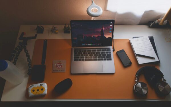 Laptop cooling pad buying guide for quieter and cooler mobile workstations