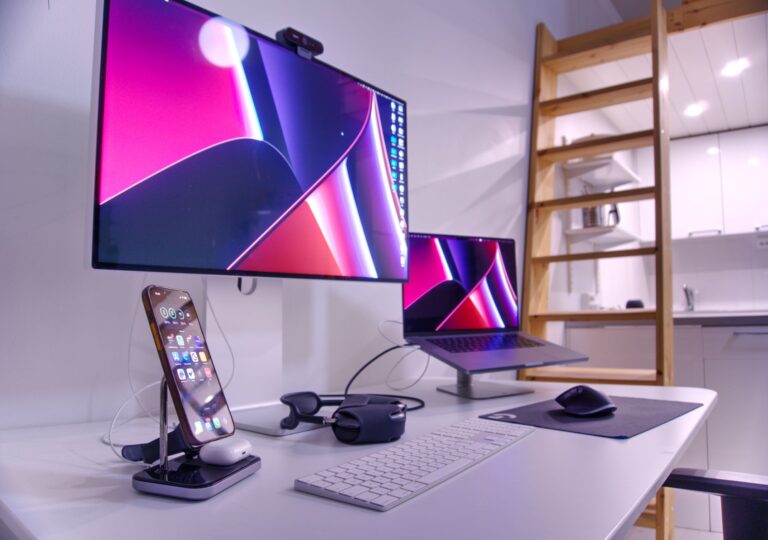 Laptop docking station