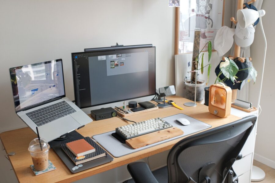 Laptop docking station