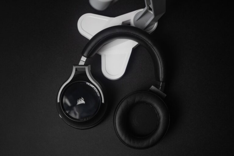 Noise cancelling ear