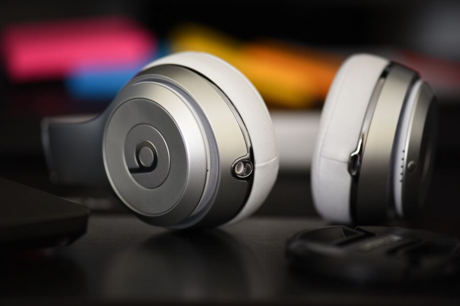 Noise cancelling ear