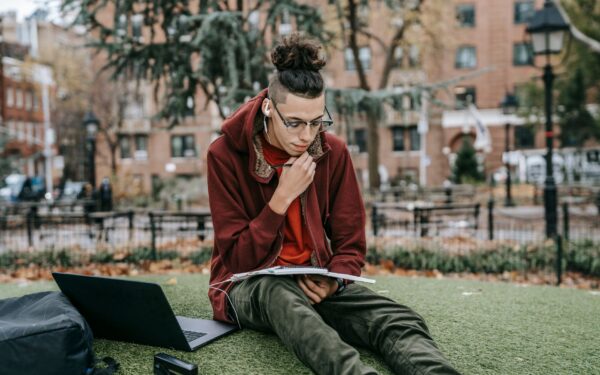 Smart accessories for students: how wearables can actually help with study, focus and balance