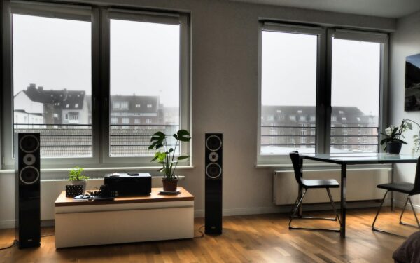 Smart home for small spaces: how to add connected comfort in studios and tiny homes
