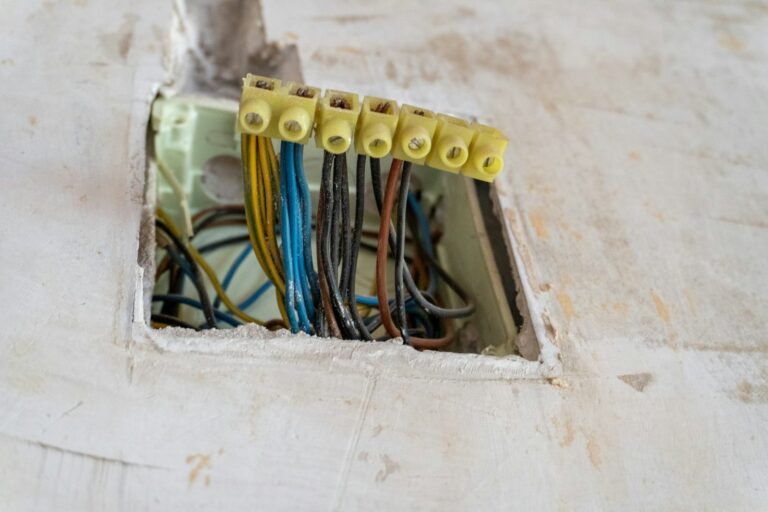 Smart wall switch