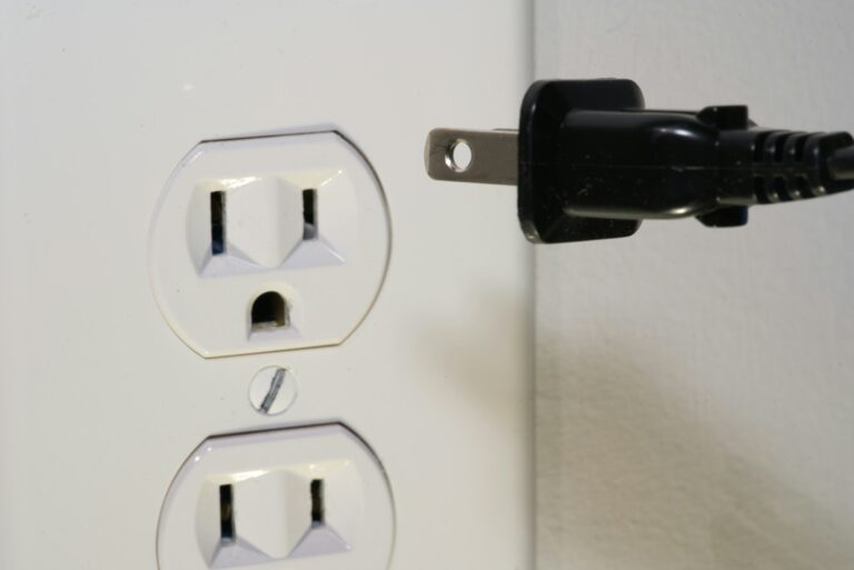 Smart plug wall