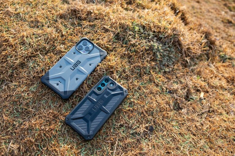 Smartphone rugged case outdoor construction site