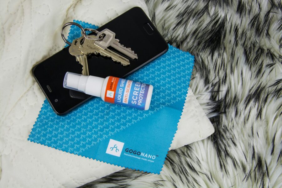 Smartphone maintenance cleaning cloth case desk