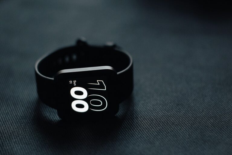 Smartwatch close notification